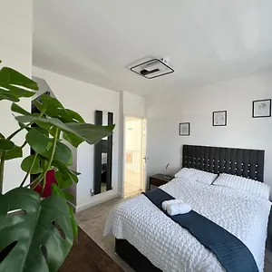 Holiday home Cosy Family Get-away 4 Bedrooms 7 Beds 2 Bathrooms, Blackpool